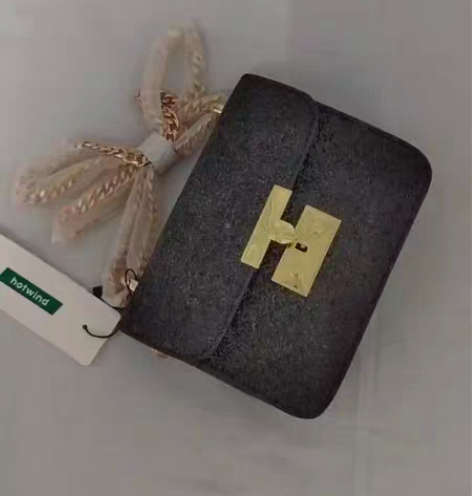 包邮全新有吊牌热风黑色亮片链条包斜挎包小方...