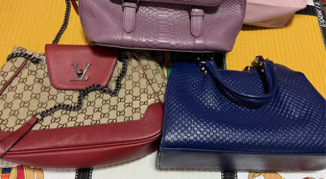 包包低价出 红色那款是全新的，其他的都是用...