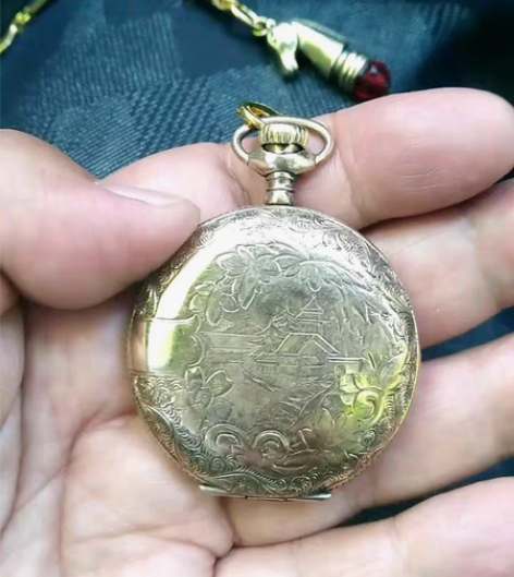 华生 包金3开怀表,百年风霜丝毫没有消融它...