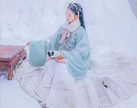 汉服汉尚华莲宋迹短袄马面 已绝版 上袄?马...