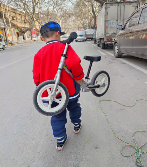 Strider 儿童专业平衡车 七成新 孩...
