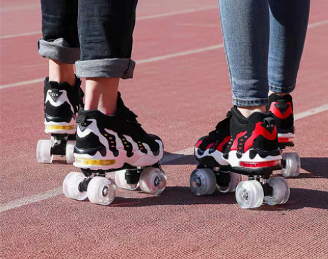 转卖黑色新款马丁靴双排溜冰鞋儿童四轮滑鞋成...