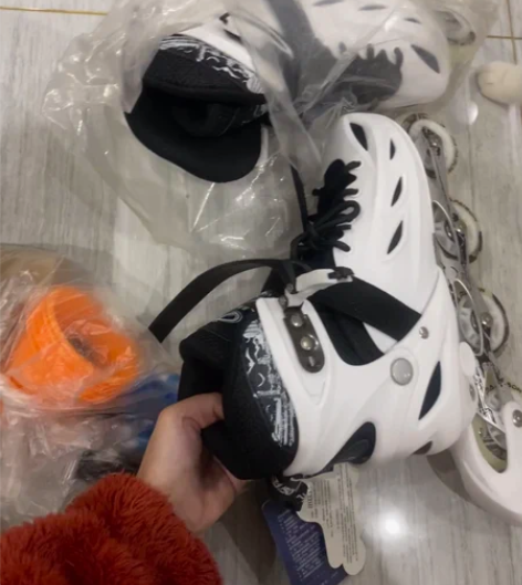 转卖溜冰鞋成人旱冰轮滑鞋成年全套装初学者男...