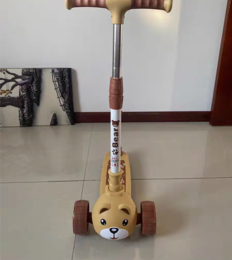 全新滑板车 包装盒子都在 车轮子带灯 高低...