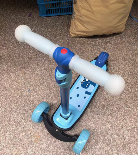 包邮9.9成新贝恩施滑板车，可折叠，高度4...