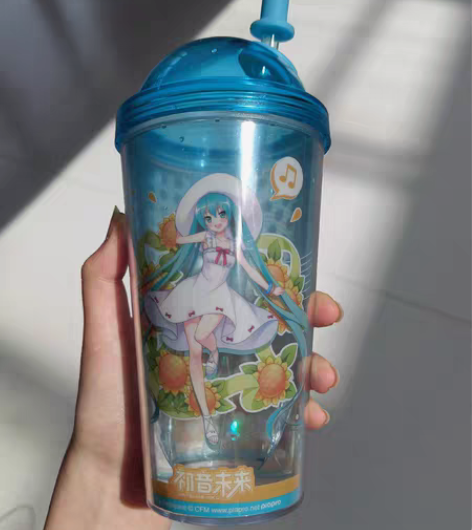 出初音杯手办和樱花fufu！都是正品 感兴...