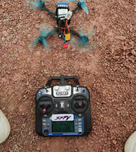 穿越机一台到手飞，f4飞控，45A电调，富...