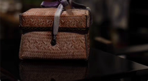 竹编大漆莳绘小茶箱 感兴趣的话点“我想要”...