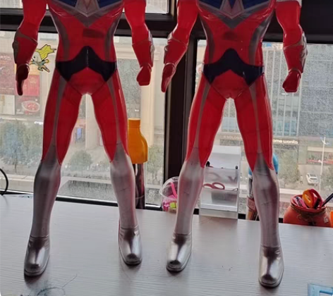 两个奥特曼，都是60厘米高，有唐诗，唱歌功...