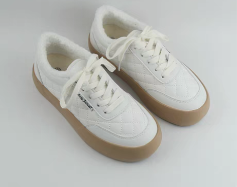 转卖MISS家 小众设计冬季加绒女鞋小白鞋...