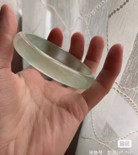 一只冰种翡翠镯子，内径大约56-57，实物...