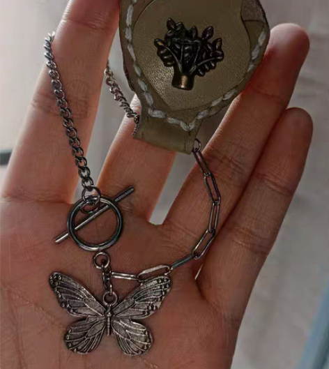 手缝真皮拨片收纳，可以挂在琴包上，装三四个...