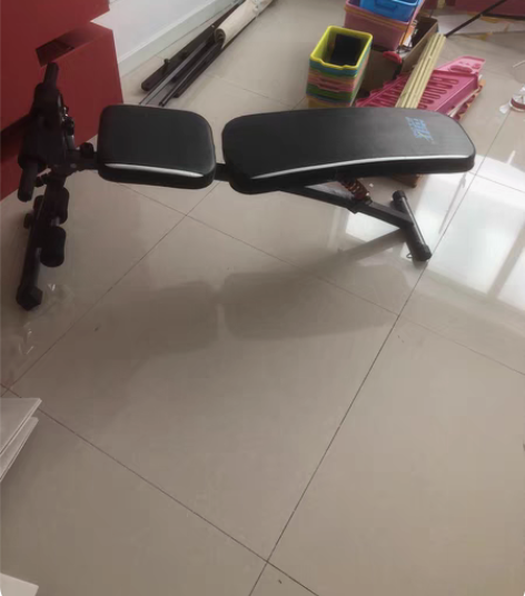 哑铃凳可调，照片处有个被刮开一点，不影响使...