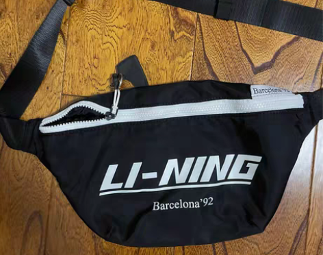 闲置李宁斜挎包 正品 实体店购买 便宜出售...