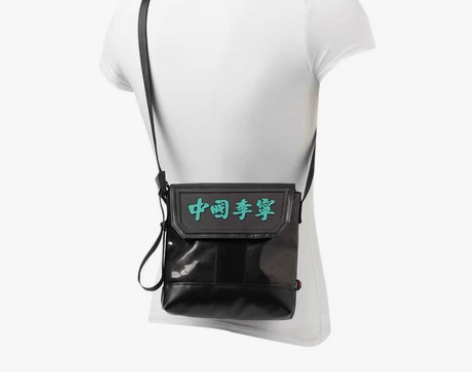 中国李宁斜挎包  只背过一次  和全新的一...