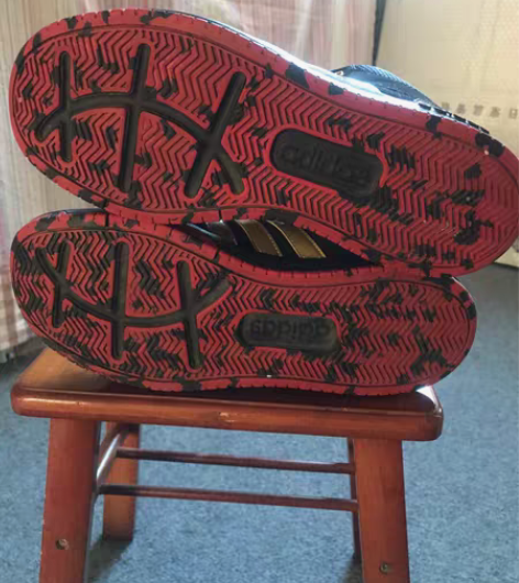 包邮阿迪专卖店买入价1300、9新，现出手...