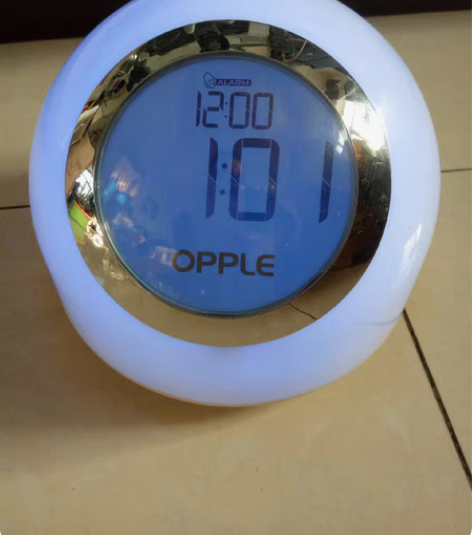 可移动式灯具。带表,可定时,当闹钟。学生的...