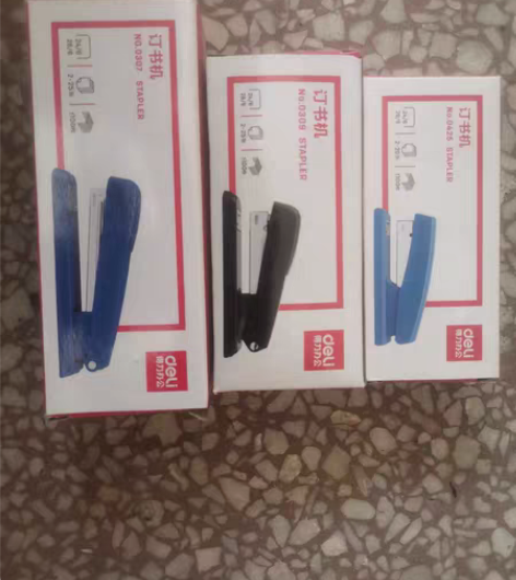 订书机，订书钉，回形针，办公剪刀，计算器，...