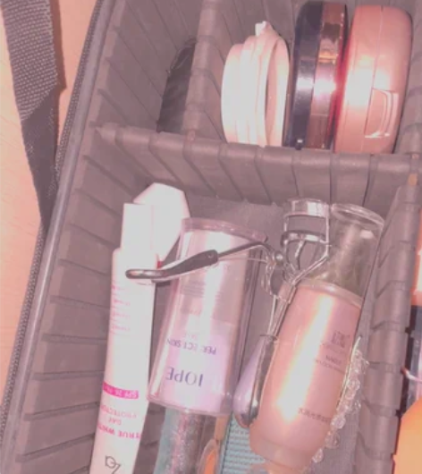 转卖专业便携化妆包女ins风大容量手提跟妆...