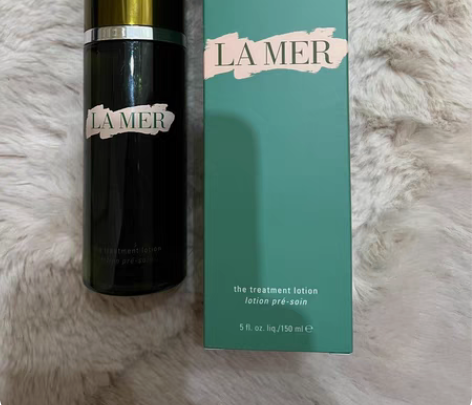 海蓝之谜精粹水150ml，瓶盖有磕碰 微瑕...
