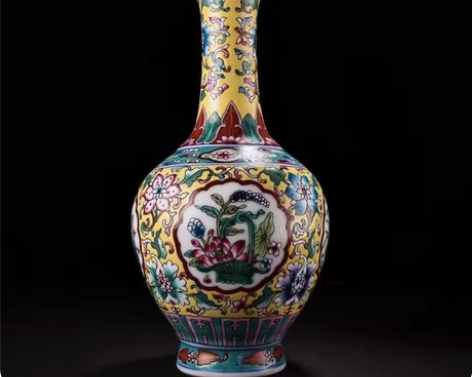 B旧藏收手绘珐琅彩瓷器花瓶 品相完好   ...
