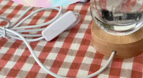 包邮小王子水晶球小夜灯 插电式 感兴趣的话...