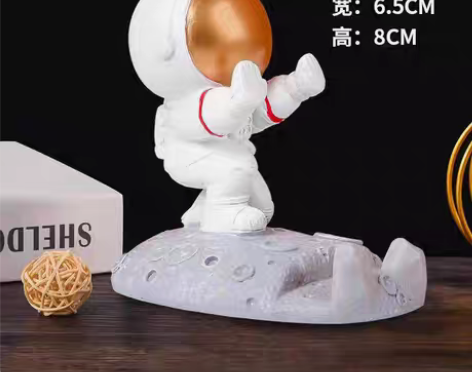 转卖创意宇航员水晶球小摆件太空人桌面装饰品...