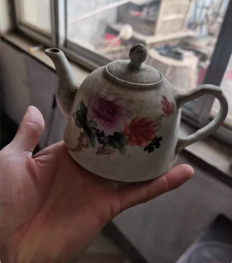 包邮收藏多年小酒壶一个，壶盖微残，品相如图...