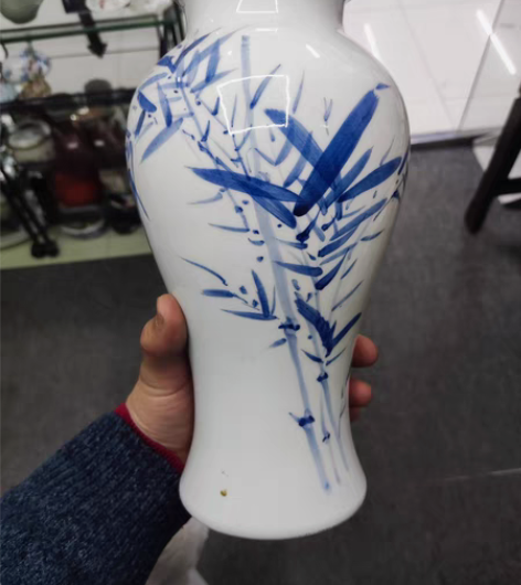 包邮劲竹梅瓶(70年代) 感兴趣的话点“我...