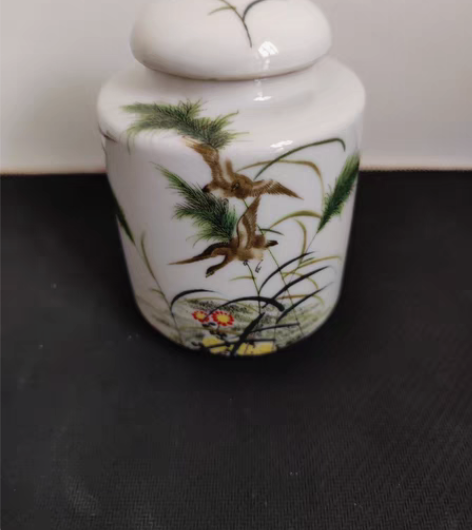 包邮瓷瓶一件，高11cm，口4.5cm，底...