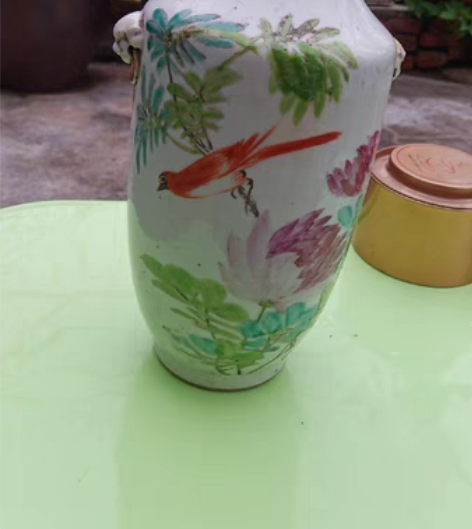 浅绛彩名家少山作的大件，带狮子头的少。不包...