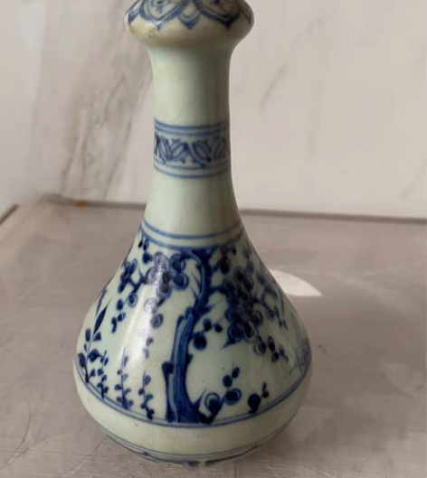 包邮明代小花瓶一个，器型小巧玲珑，画工精美...