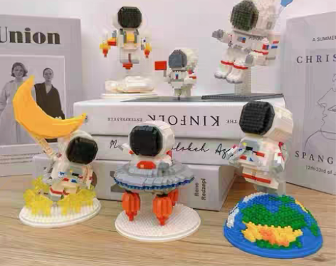 包邮清仓智鹰积木宇航员积木太空人积木月亮爱...