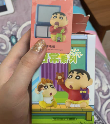 包邮盲盒 蜡笔小新日常系列 看电视 未拆袋...