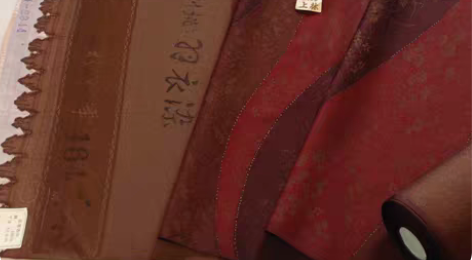 正绢反物，羽衣染工艺，上面的小花非常精致，...