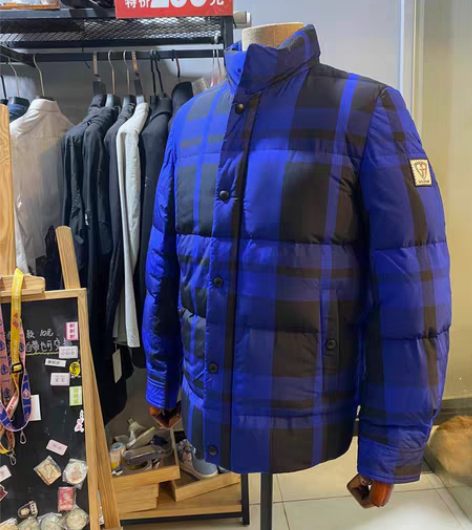 包邮顶账货只为变现！全新原价2000羽绒服...