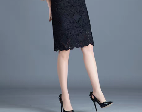 转卖黑色水溶蕾丝半身裙春女2019新款高腰...