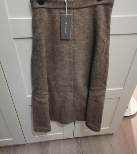 转卖全新 A字大摆裙羊毛燕麦色人字纹半身裙...