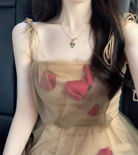 转卖法式纯欲风性感温柔吊带连衣裙女小众设计...