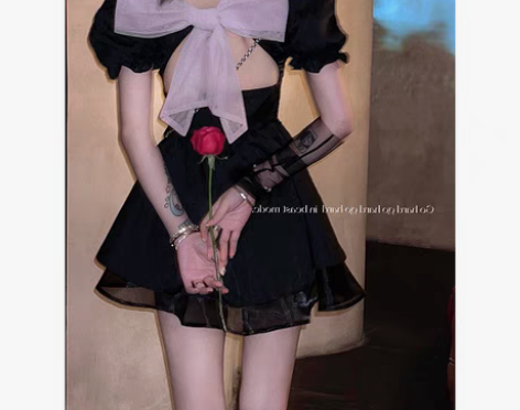 转卖设计感连衣裙女2022夏季新款泡泡袖蓬...