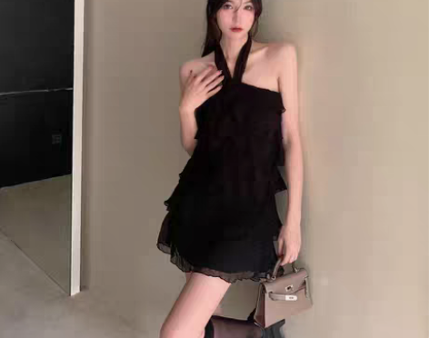 转卖2022年夏季新款荷叶边抹胸蛋糕裙纯欲...