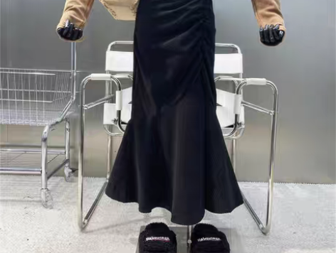 转卖时尚灯芯绒纯色半身裙子女春季2022年...