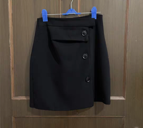 包邮三粒扣西装半身裙，尺码S，不退不换，真...