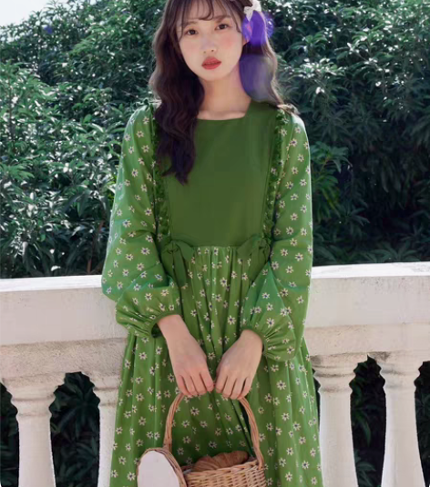 包邮法式田园风流苏连衣裙春季泡泡袖甜美显瘦...