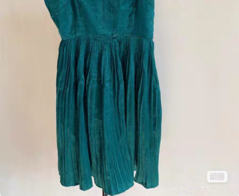 提前预定夏天啦～ 1.s码数，绿色吊带裙，...