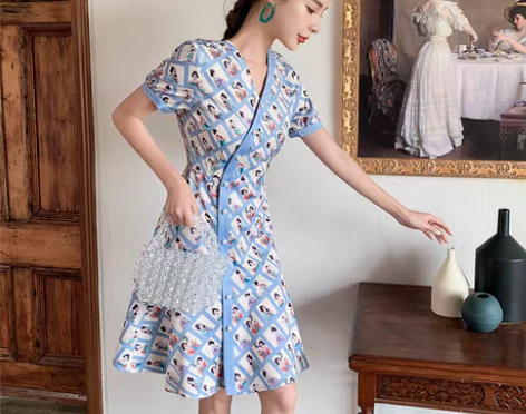 转卖小心机连衣裙V领收腰显瘦法式复古气质中...