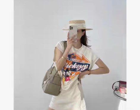 转卖2021年新款休闲运动风时尚减龄洋气炸...