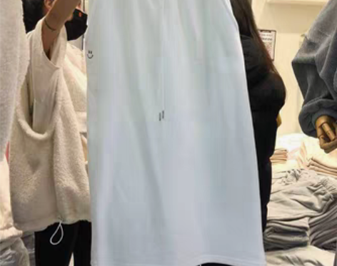 转卖韩国东大门夏装新薄笑脸刺绣开叉显瘦白色...