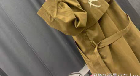 【婷二推荐】长款双排扣后背印花风衣 颜色分...