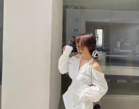 转卖2021秋季新款韩版设计感露肩衬衫连衣...